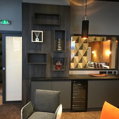 大鹏岩洞酒店 3*