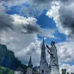 Roc De Massabielle ホテル ルルド