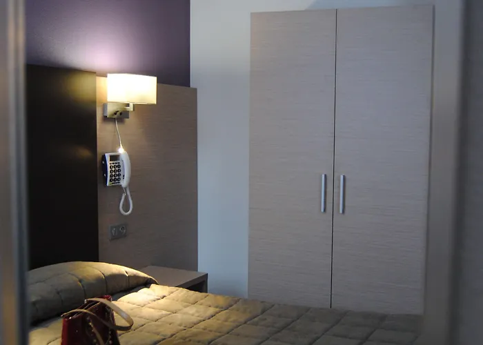 Отель Roc De Massabielle